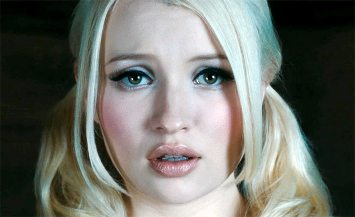 Sucker punch 1 Emily Browning: estilismo de muñeca hinchableSucker Punch (2011). Imagen: Warner Bros. / Legendary Pictures / Cruel & Unusual Films / Lennox House Films