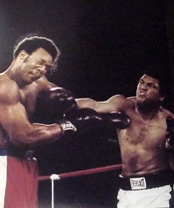 Muhammad Ali consigue lo imposible: noquear a George Foreman.