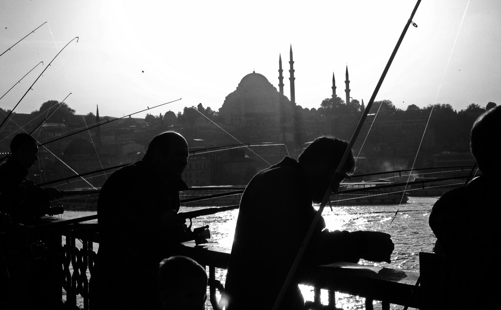 Pescadores en Istanbul
