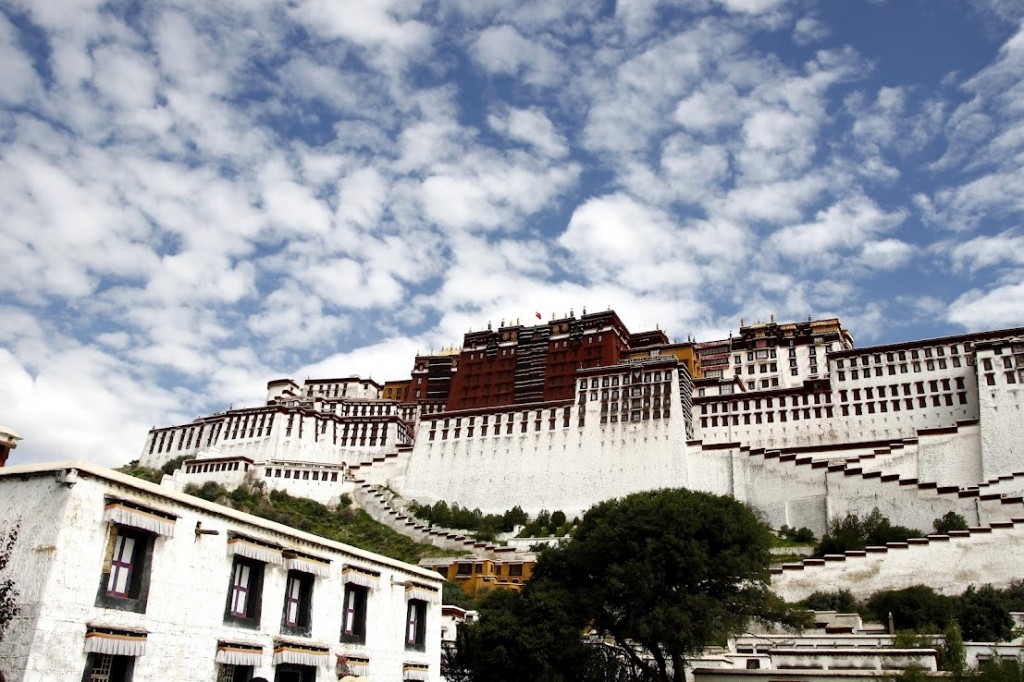 Palacio de Potala, en Lhasa, antigua residencia del Dalai Lama hasta su exilio Palacio de Potala en Lhasa antigua residencia del Dalai Lama hasta su exilio