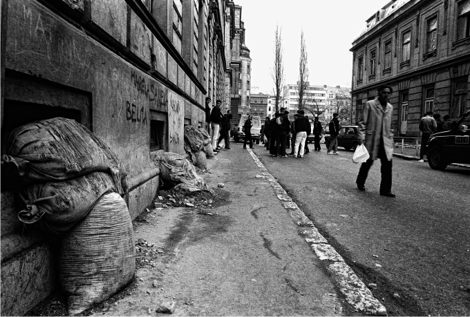 Calle céntrica de Sarajevo tres meses después del Tratado de Dayton Fotografía de Nico Polato