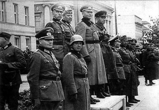 Soldados soviéticos y nazis en Polonia
