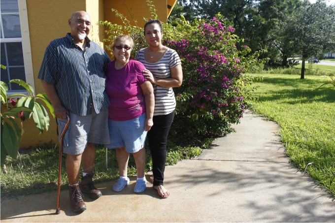 Tanya con sus padres Alvin y George Fotografía de Nacho Carretero