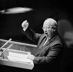 Pese a su fama de líder irreflexivo, Kruschev supo que el precio de la paz incluía su desprestigio político, y lo aceptó.
