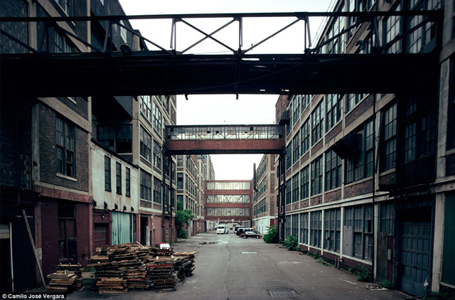 La fábrica Packard, una de las más tremebundas ruinas industriales del planeta. (Daily Mail)