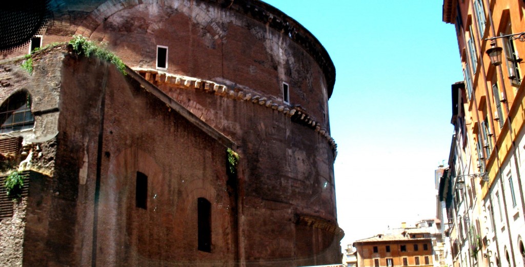 Si van a Roma y solo pueden ver una cosa, visiten el panteón de Agripa 3 Como cuando se busca pareja, lo importante es la belleza interior – Fotografía de Rennett Stowe.