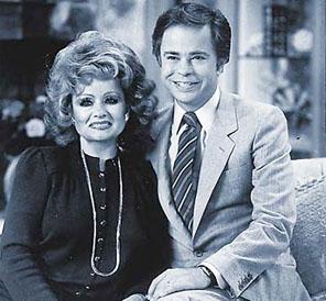 Jimmy Swaggart: auge y caída del Azote de Dios 5 Jim Bakker y su esposa llevaban una vida de lujos financiada con estafas a sus feligreses.