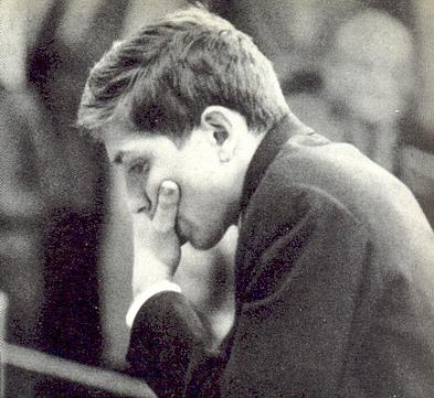 A los diecinueve años, Fischer escribió un artículo que obligó a cambiar el formato del campeonato mundial.