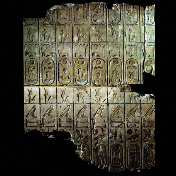 Manetón estudió inscripciones con listas de monarcas; así dividió la historia de Egipto en Dinastías.