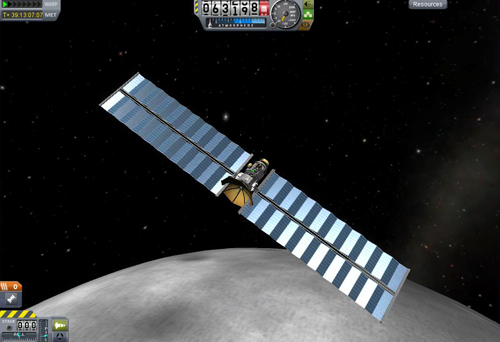 La sonda lunar "Christina Hendricks" desplegando sus dos imponentes paneles solares para captar energía.