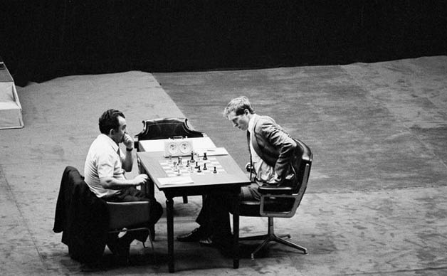 El durísimo Petrosian acudió muy preparado a su duelo con Fischer, pero ni eso lo salvó de sufrir una soberana paliza.