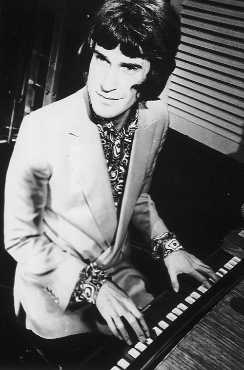 Ray Davies piano (raydavies.info)