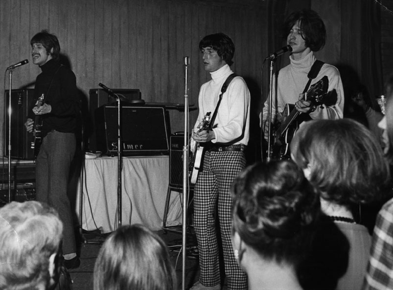 The Kinks early gig (DaveDavies.com)
