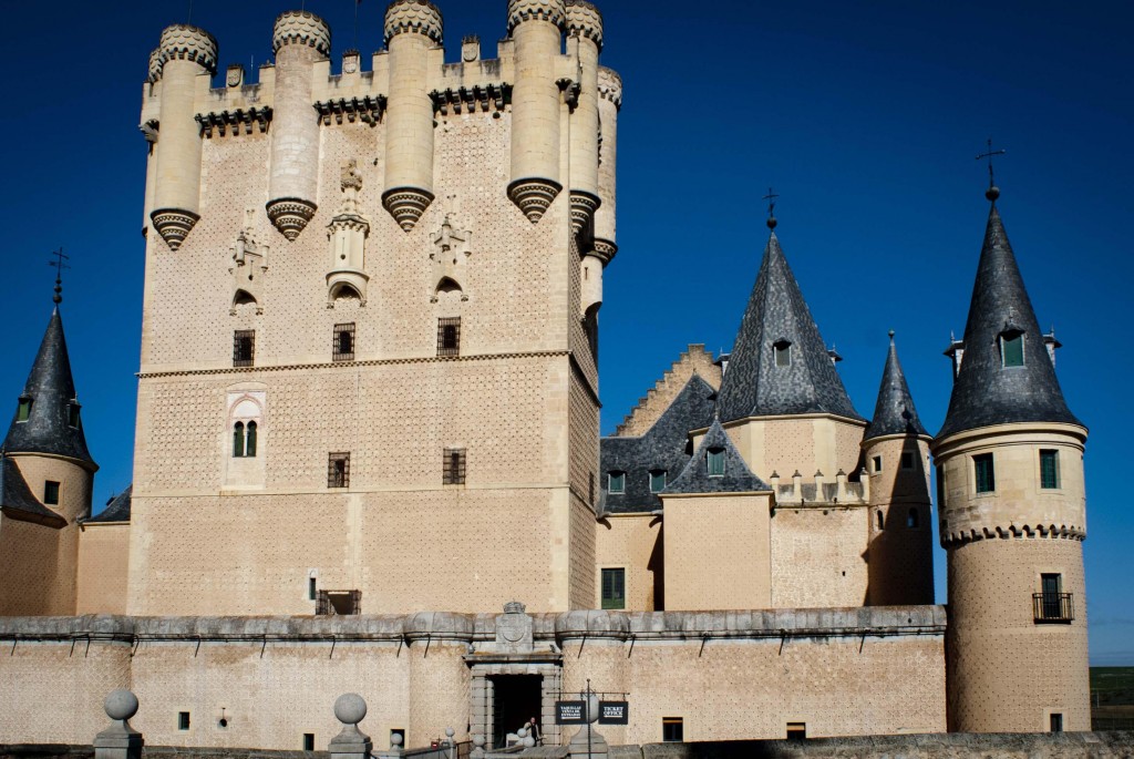 Vida y muerte en un castillo medieval 2 Alcazar de Segovia, inspiró el castillo de la Cenicienta de Disney - Fotografía de Guadalupe de la Vallina