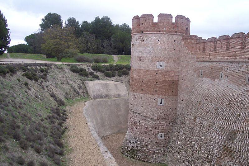 Foso del castillo de La Mota, en Medina del Campo