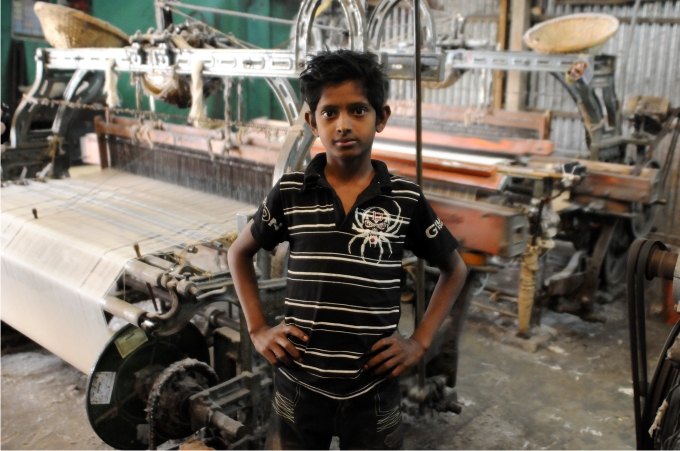 Ahmed trabaja en un telar que provee a grandes multinacionales.
