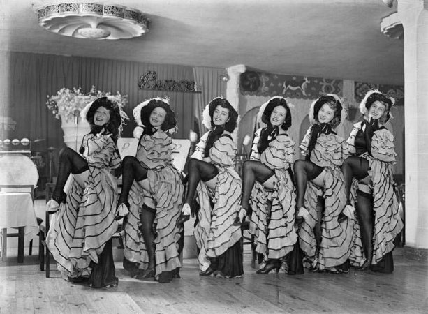 La «Nueva Orleans» del Mediterráneo 4 Bailarinas de cabaret La Buena Sombra - Casas i Galobardes