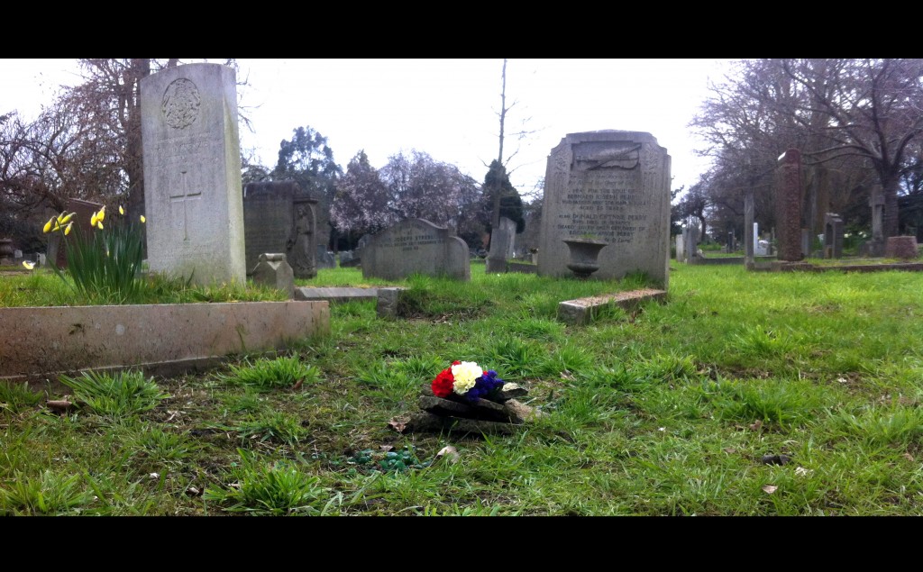 Tumba de Manuel Chaves Nogales. CR19, cementerio de Fulham, Londres. (Foto Daniel Suberviola