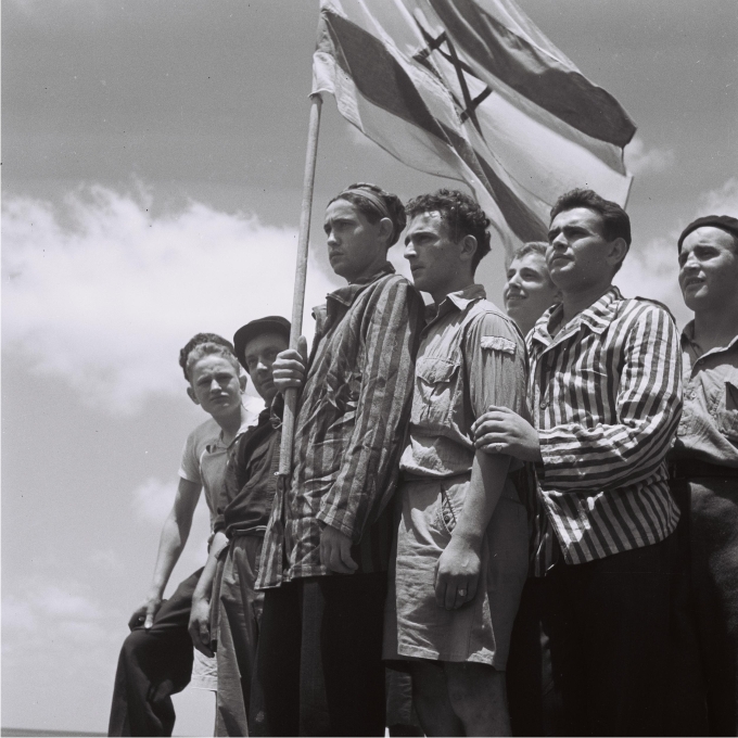 Supervivientes del campo de concentración de Buchenwald llegan a Haifa (1948) (CC).