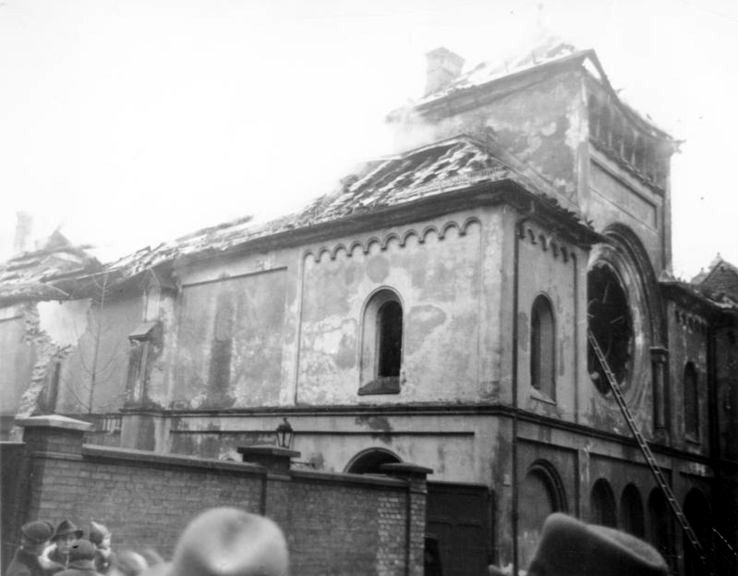 Sinagoga berlinesa en llamas (DP)