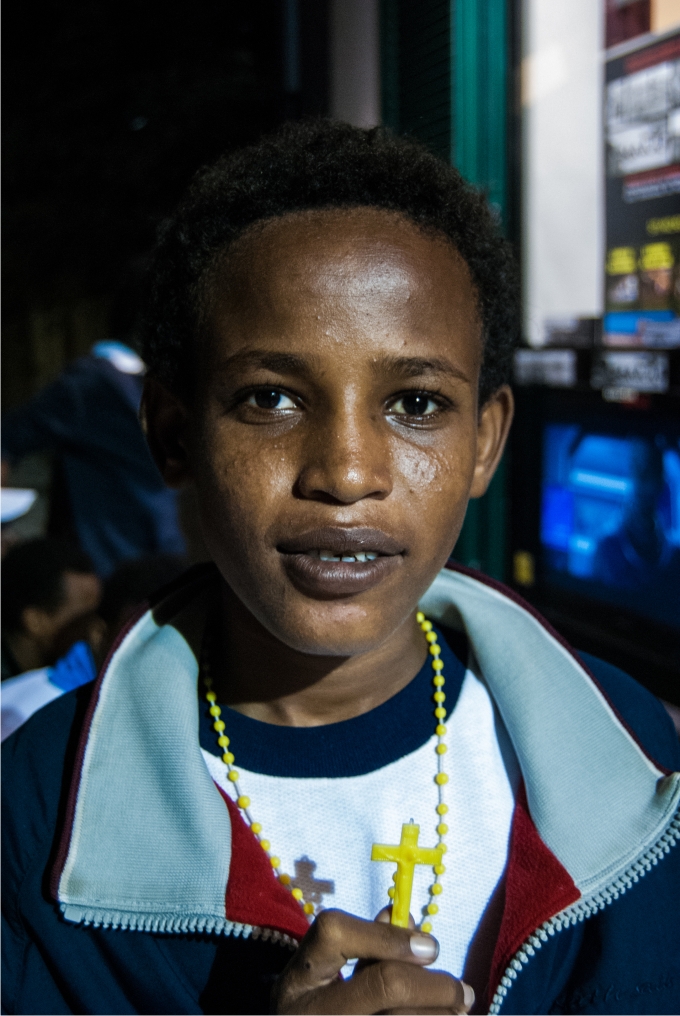 Denden, de catorce años, cruzó el Sáhara y el Mediterráneo tras abandonar Eritrea hace nueve meses.