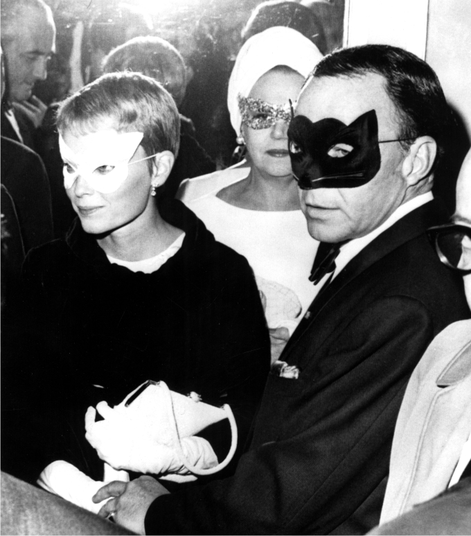 Frank Sinatra y Mia Farrow. Foto Everett Collection  Ev Everett  Cordon Press