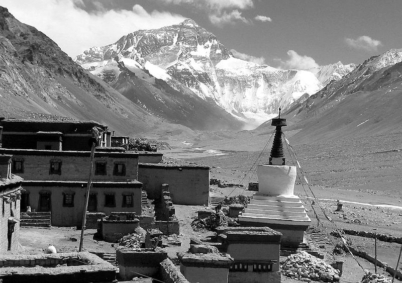 Monte Everest desde el monasterio de Rongbuk. (DP)