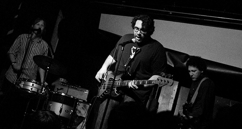 Please keep it short & sweet: cuarenta canciones de menos de dos minutos 41 yo-la-tengo