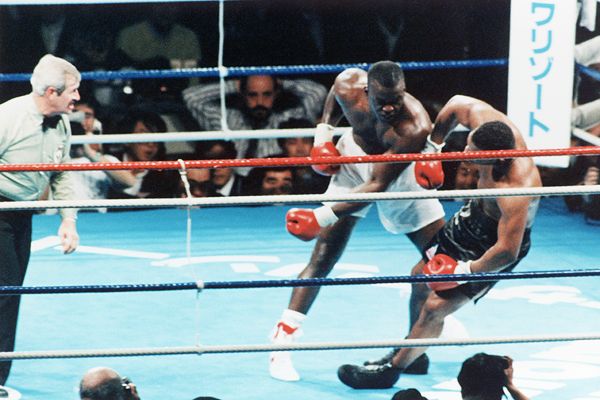 Mike Tyson y Buster Douglas: la historia del «Don Nadie» más famoso del mundo 1 James Douglas contra Mike Tyson. Foto: Cordon Press.
