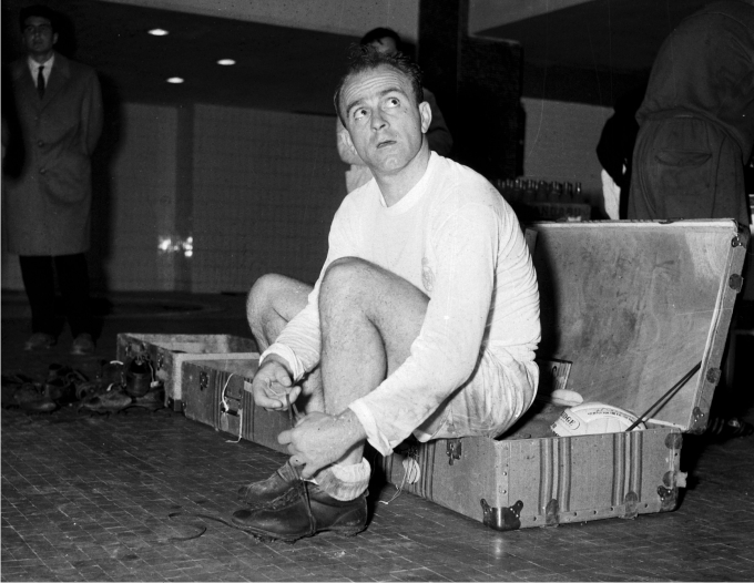 Alfredo Di Stéfano, el fútbol que queremos 1 Alfredo Di Stéfano en el vestuario tras disputar las semifinales de la Copa de Europa de 1960 entre el Barcelona y el Real Madrid. Foto: Cordon Press.