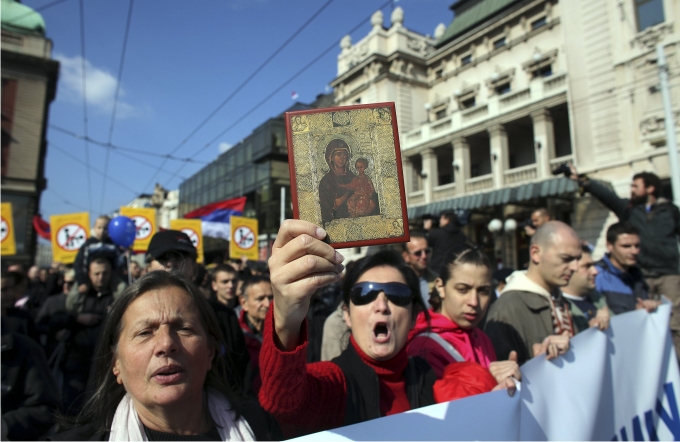 Protestas en contra del desfile del Orgullo Gay en Belgrado. Foto: Cordon Press.