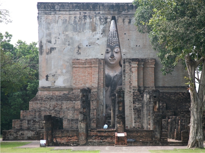 Vista de Wat Si Chum desde el exterior. Foto: Richard Seaman (CC)