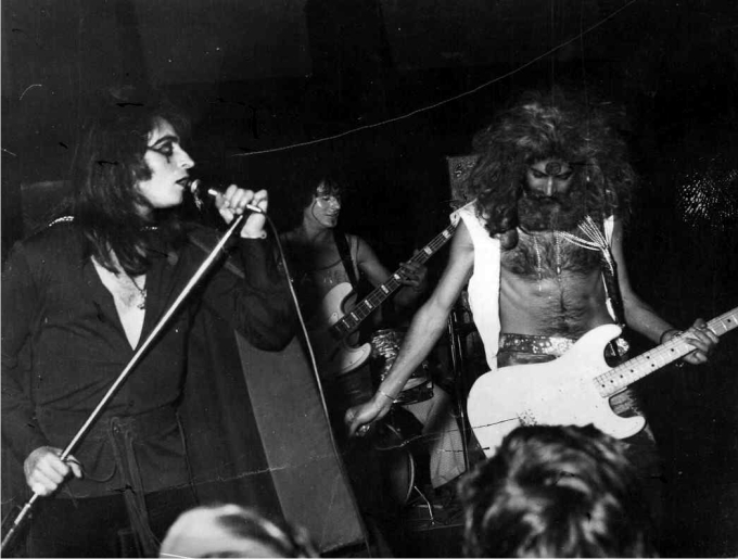 Flores y Eva-Rock: historia de unos pioneros del heavy rock en la España de Franco 7 La segunda formación de Eva-Rock. Fotografía: Cortesía de Flores Hernández.