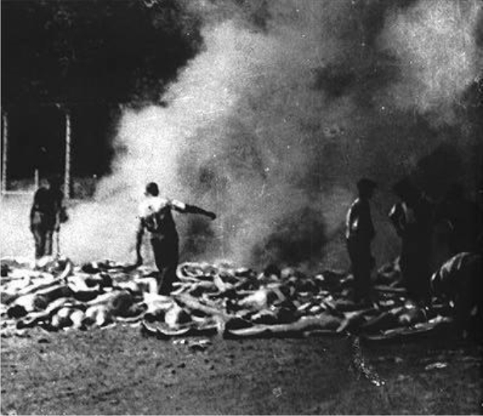 Fragmento de una de las imágenes que los miembros del Sonderkommando pudieron tomar en agosto de 1944 ante la cámara de gas del crematorio V de Auschwitz. Foto: DP-