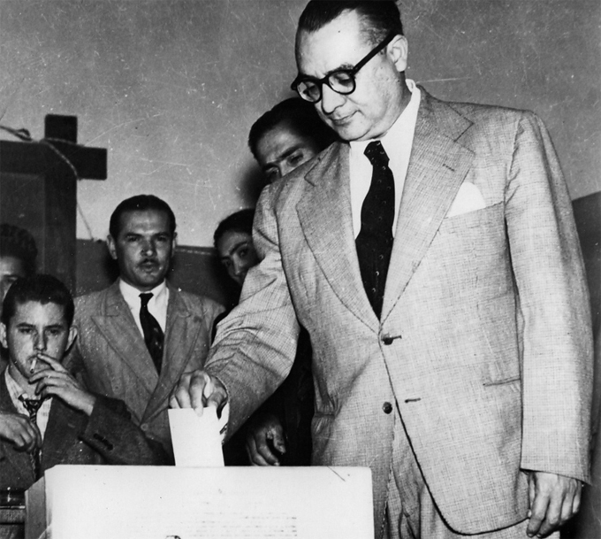 Historia de dos partidos: El colapso del sistema venezolano 2 Rómulo Betancourt 1946