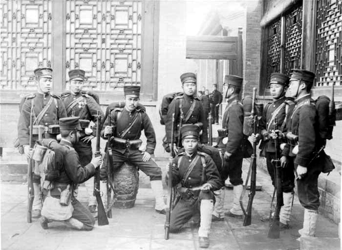Los japoneses, los chinos y el demonio blanco 1 Tropas japonesas durante el levantamiento de los bóxers (DP)