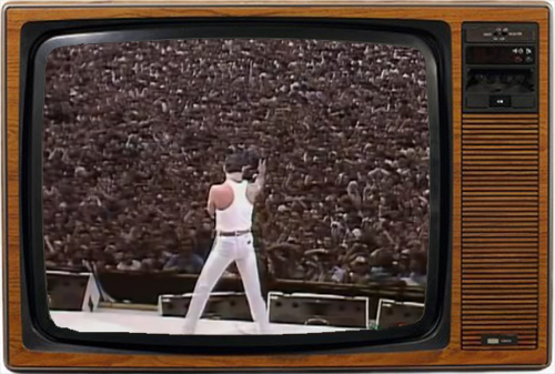 Freddie Mercury dirigiendo a las masas. Queen fueron los grandes triunfadores del festival (imagen: BBC)