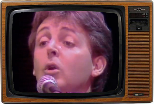 Paul McCartney cantando feliz sin saber que no le estaba oyendo ni Dios (imagen: BBC)