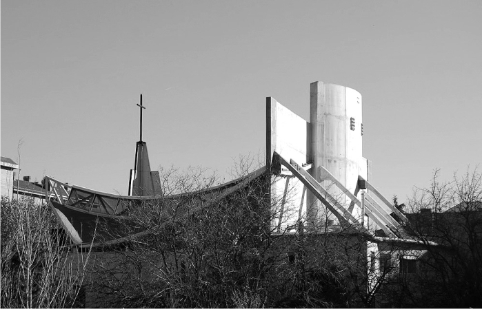 Las treinta y tres iglesias más espeluznantes de Madrid 10 San Juan de Mirasierra. 2004.