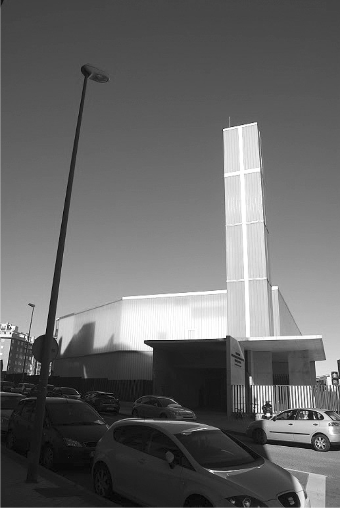 Las treinta y tres iglesias más espeluznantes de Madrid 22 Santa María Soledad. Belén Gómez Navarro, Tomás Gózalo y Manuel Romillo. 2013.