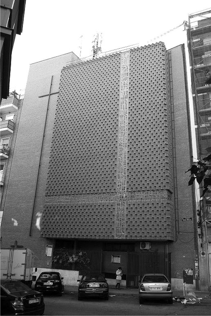 Las treinta y tres iglesias más espeluznantes de Madrid 8 Parroquia de San Eduardo. Luis Cubillo de Arteaga. 1979.