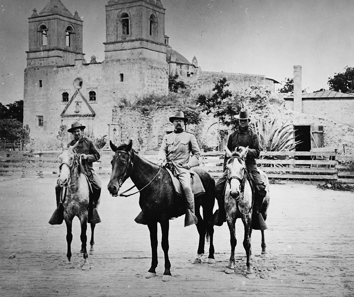 Maniobras de los Rough Riders en San Antonio Texas durante la guerra hispanoamericana. En el centro el futuro presidente de Estados Unidos Theodore Roosevelt 1898