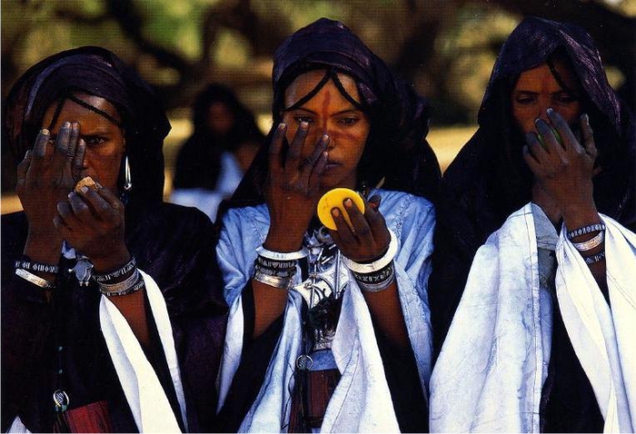 Blanca y radiante 7 Invitadas a una boda tuareg en el norte de Níger. Fotografía: Hflyers (CC)