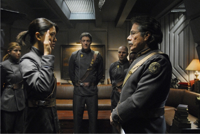 Battlestar Galactica, apuntes y reflexiones (IV): la gracia y la condición humana 3 La condición humana se desarrolla en la serie a partir de una falsa contraposición con los cylon; aunque, en realidad, estos poseen los mismos defectos y virtudes que los humanos. Imagen: ABC.
