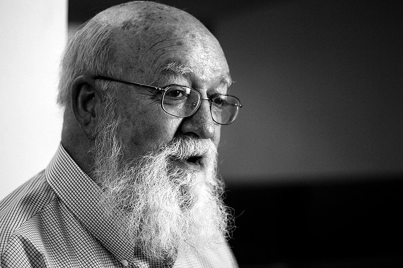 Daniel Dennett para jot down 5