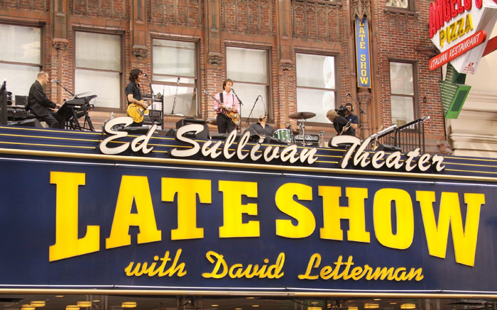 Adiós a Letterman, el mejor presentador de todos los tiempos 2 Paul McCartney tocando sobre la marquesina del Ed Sullivan Theater, donde se grababa el programa de Letterman.