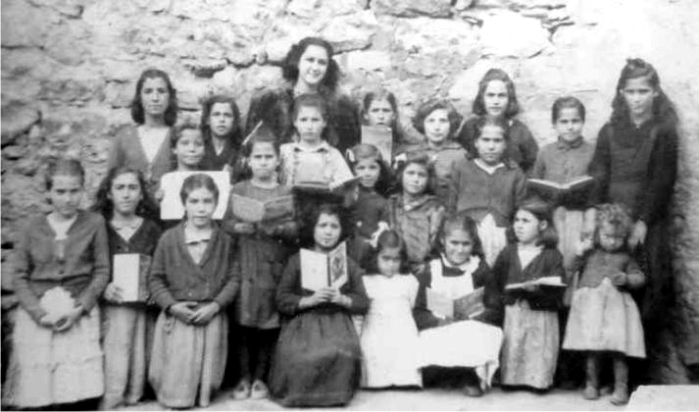 Escuela de niñas, España, años cuarenta. Foto: DP.