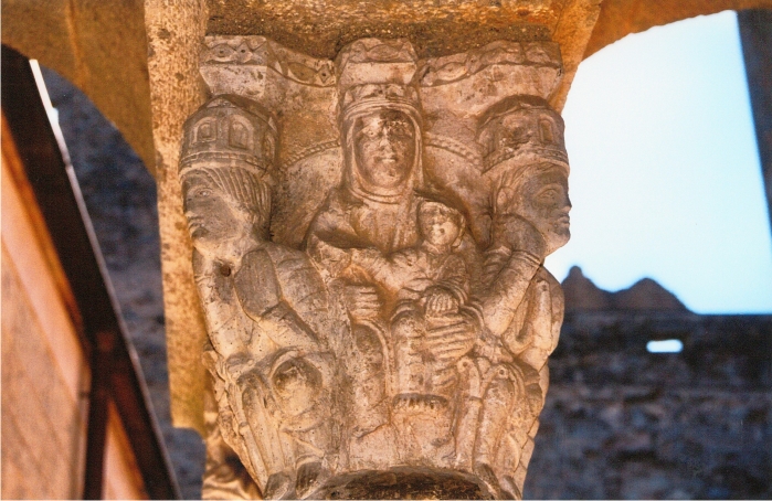 Un capitel en Sant Pere de Rodes.