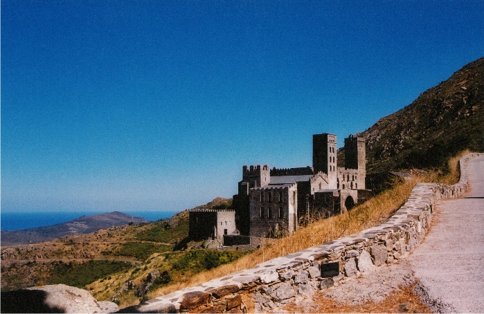 Románico, mar y montaña en el Alt Empordà 1 Vista de Sant Pere