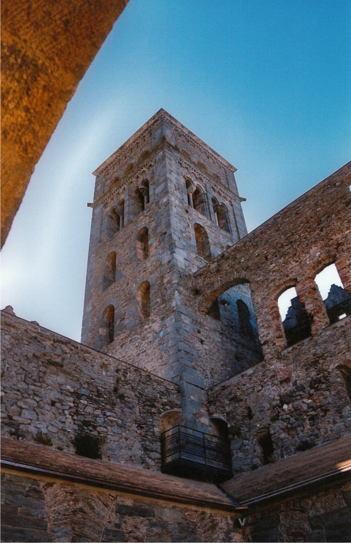 Una de las torres de San Pere de Rodes.